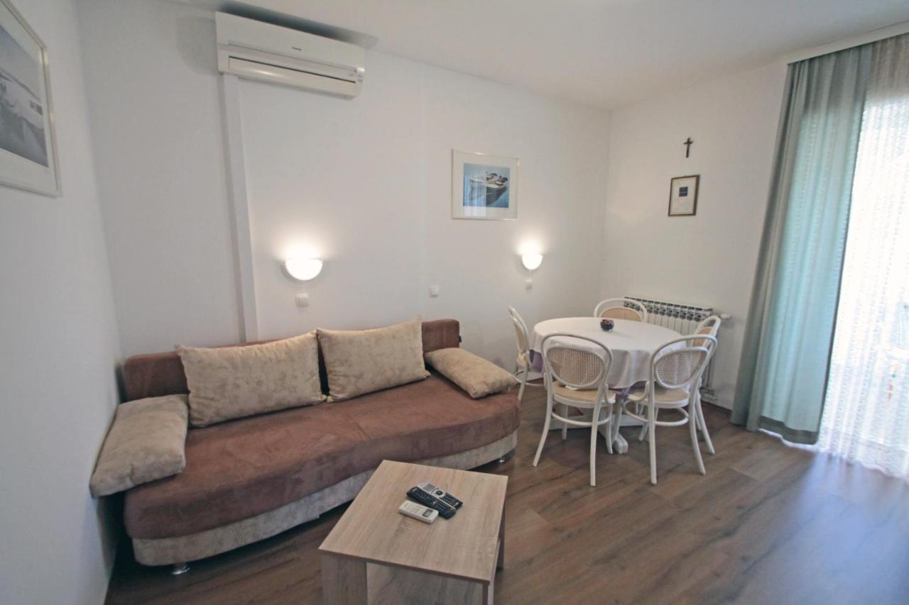 Apartments By The Sea Vinjerac, Zadar - 5811 ภายนอก รูปภาพ