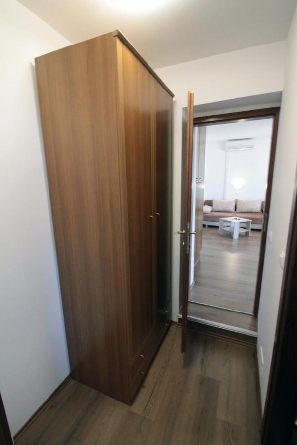 Apartments By The Sea Vinjerac, Zadar - 5811 ภายนอก รูปภาพ
