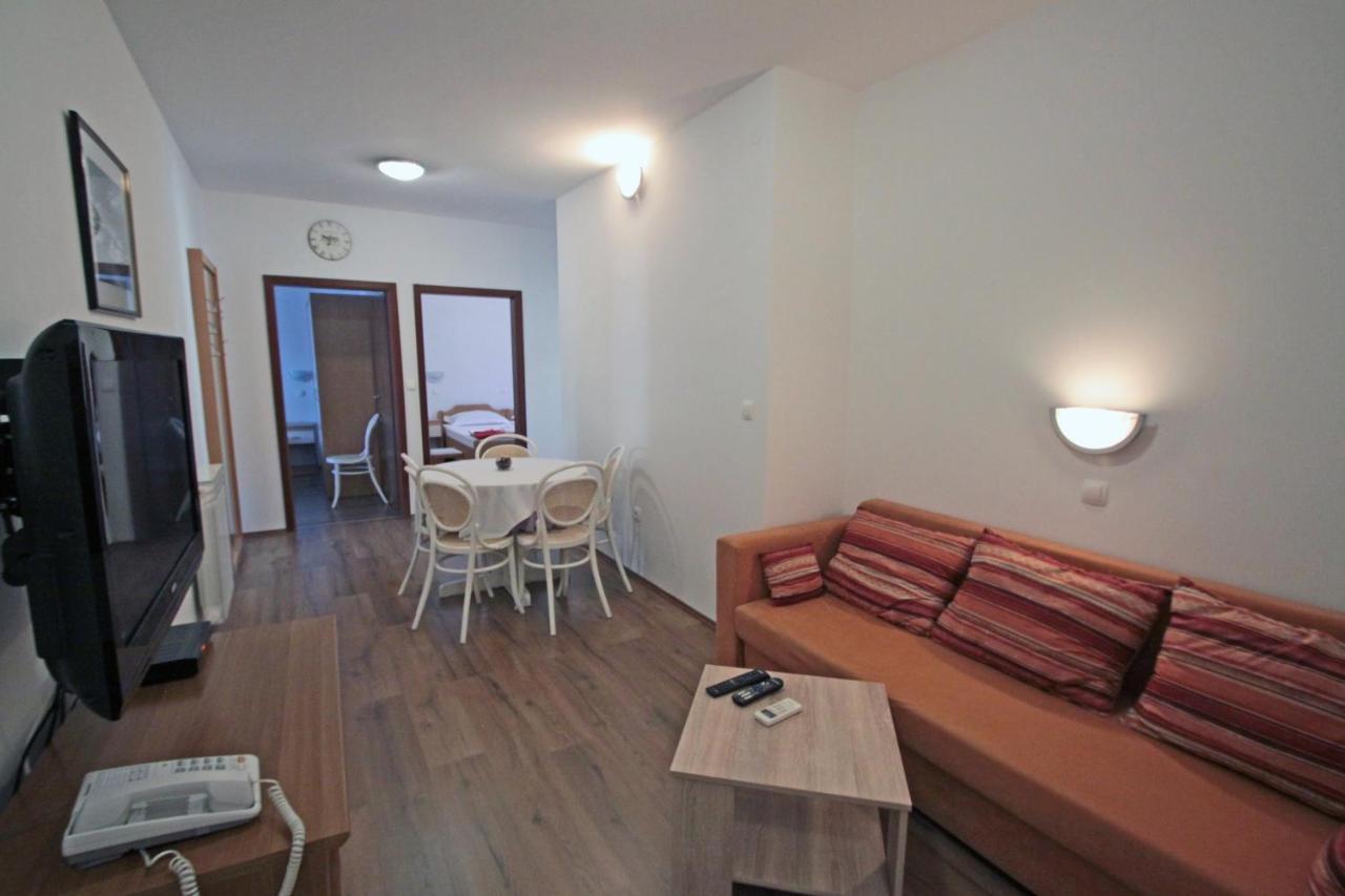 Apartments By The Sea Vinjerac, Zadar - 5811 ภายนอก รูปภาพ