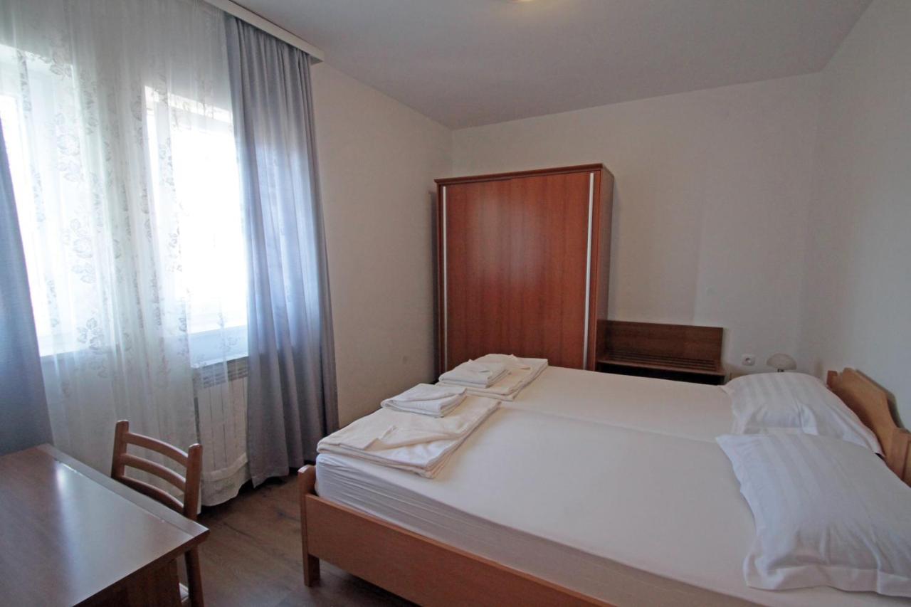 Apartments By The Sea Vinjerac, Zadar - 5811 ภายนอก รูปภาพ